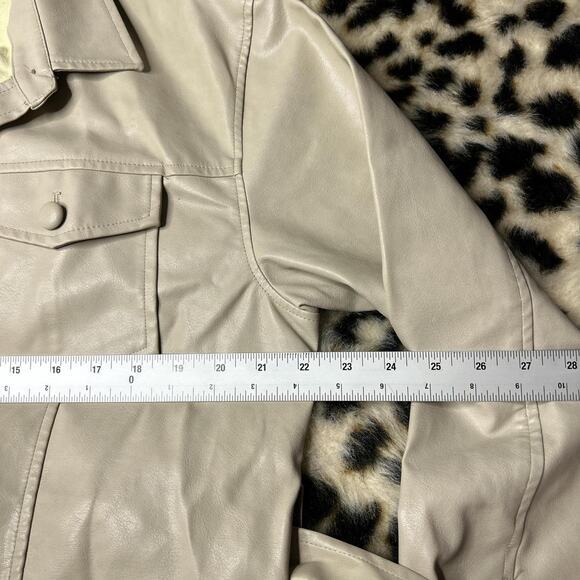 Le Lis Vegan Faux Leather Button Front Belted Trench Style Jacket/Shacket M - Picture 3 of 5